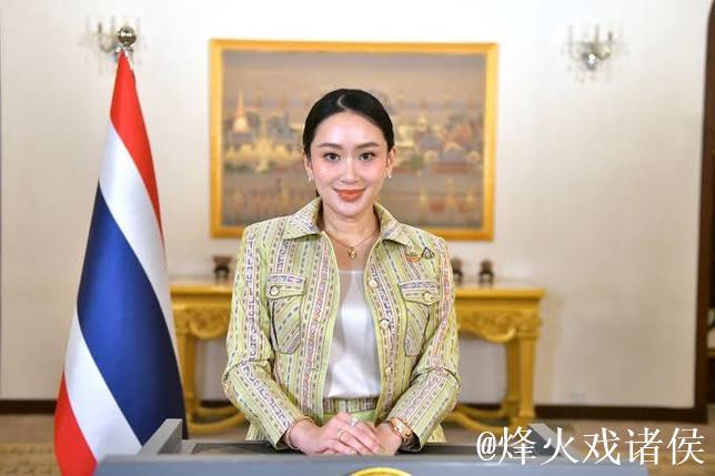 47岁苏提达出海前称体重，纯素颜很自信，32岁欧拉弄花枝招展颁奖