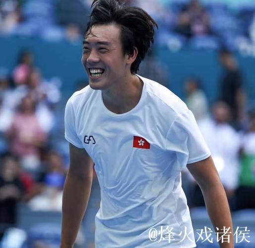 中国香港选手黄泽林体验匹克球 与观众打友谊赛